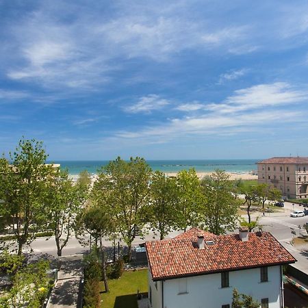 Hotel Dolcevita Cesenatico Exterior photo
