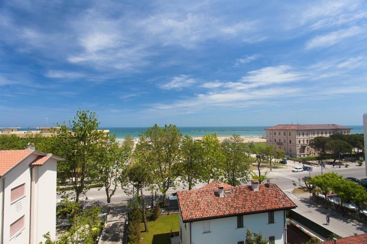 Hotel Dolcevita Cesenatico Exterior photo