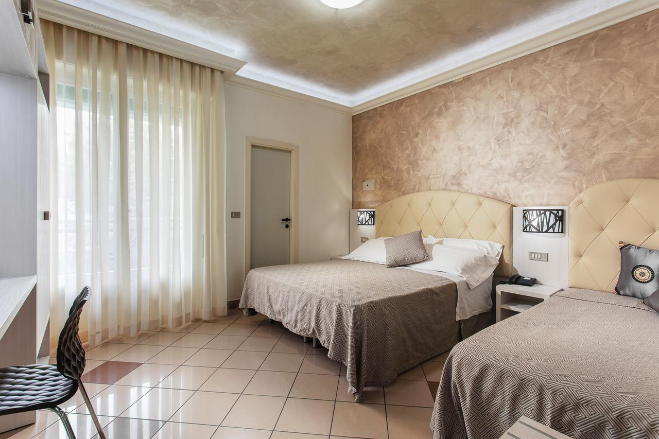 Hotel Dolcevita Cesenatico Exterior photo