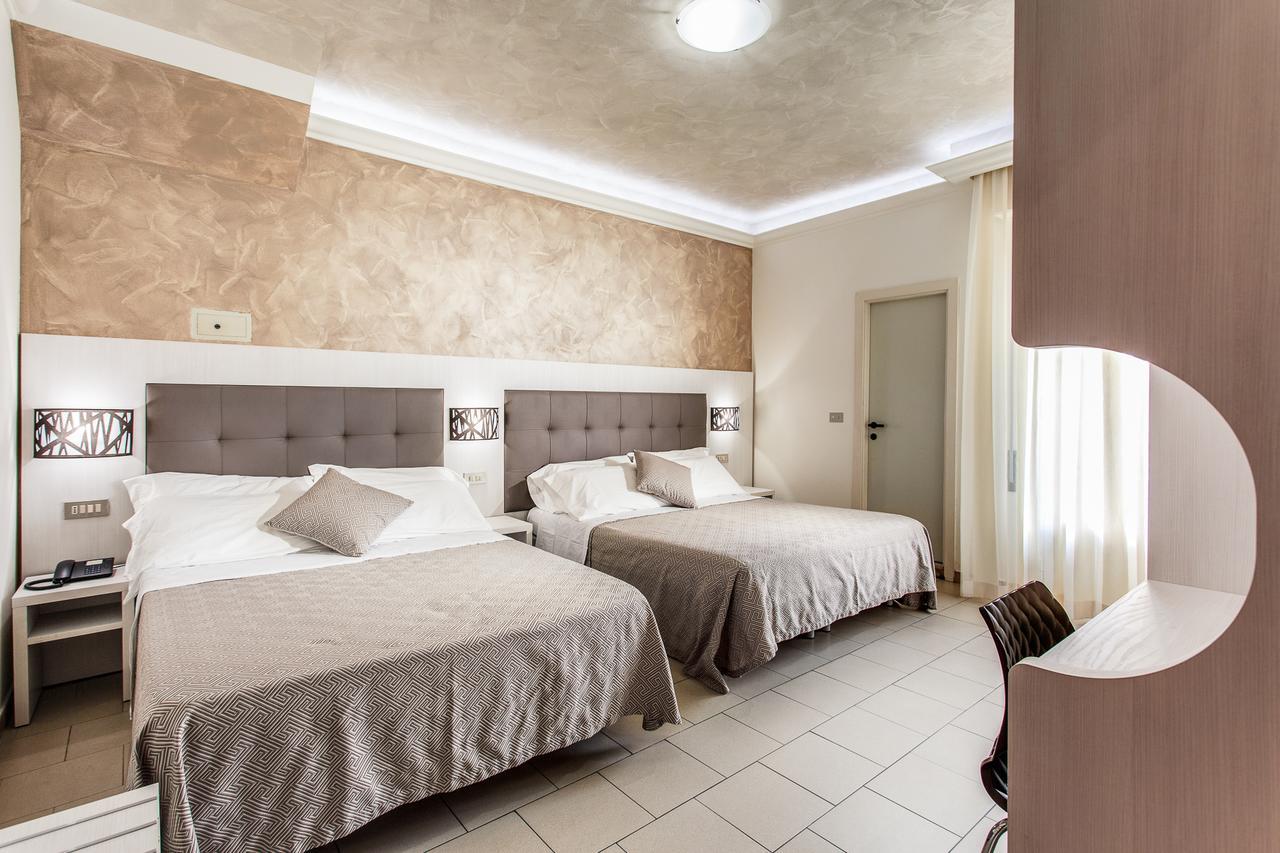Hotel Dolcevita Cesenatico Exterior photo